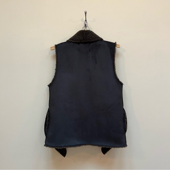 VELVET by Graham & Spencer | Faux Suede and Sherpa Boho Vest - Picture 3 of 4